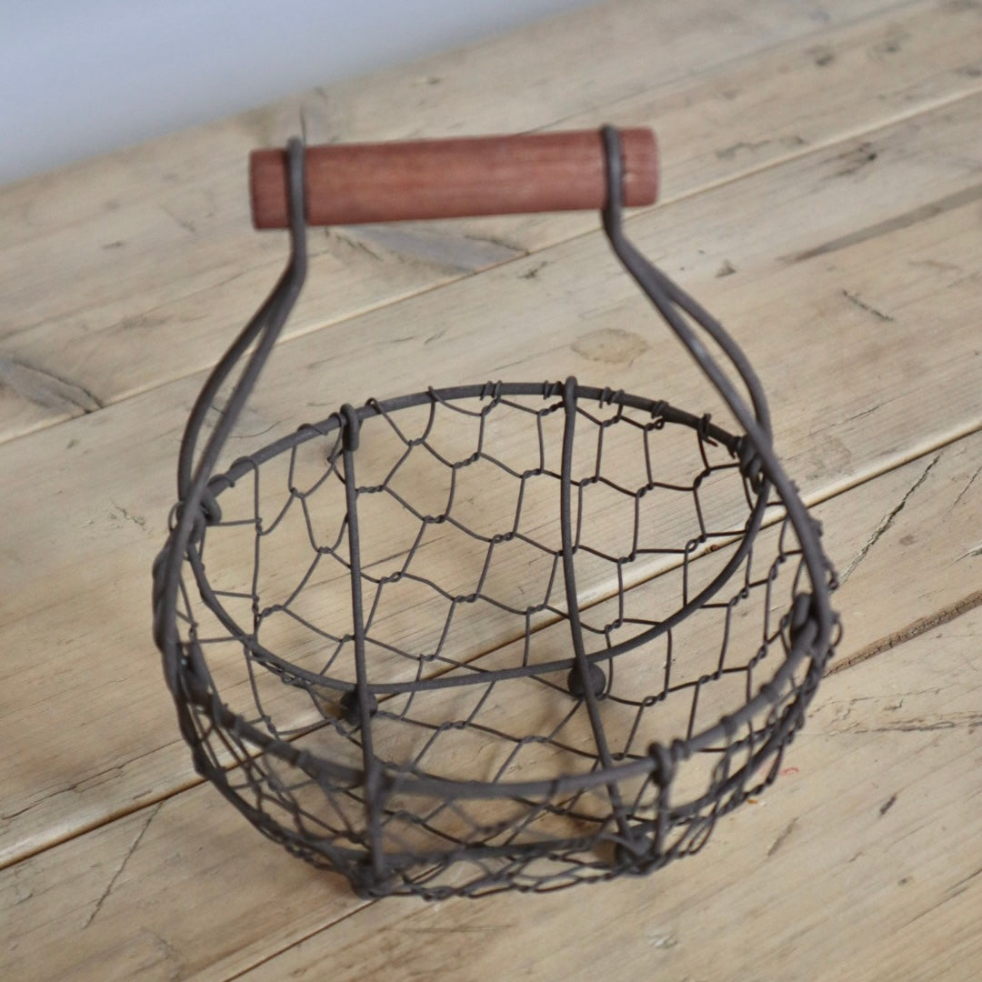 Charming Rustic Wire Basket with Wooden Handle – Perfect for Cottage Style Storage