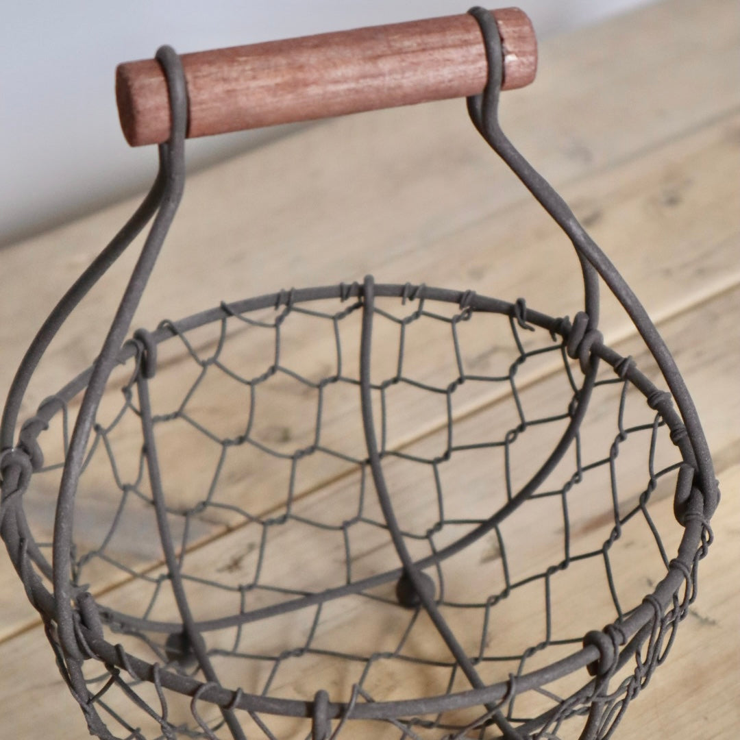 Charming Rustic Wire Basket with Wooden Handle – Perfect for Cottage Style Storage