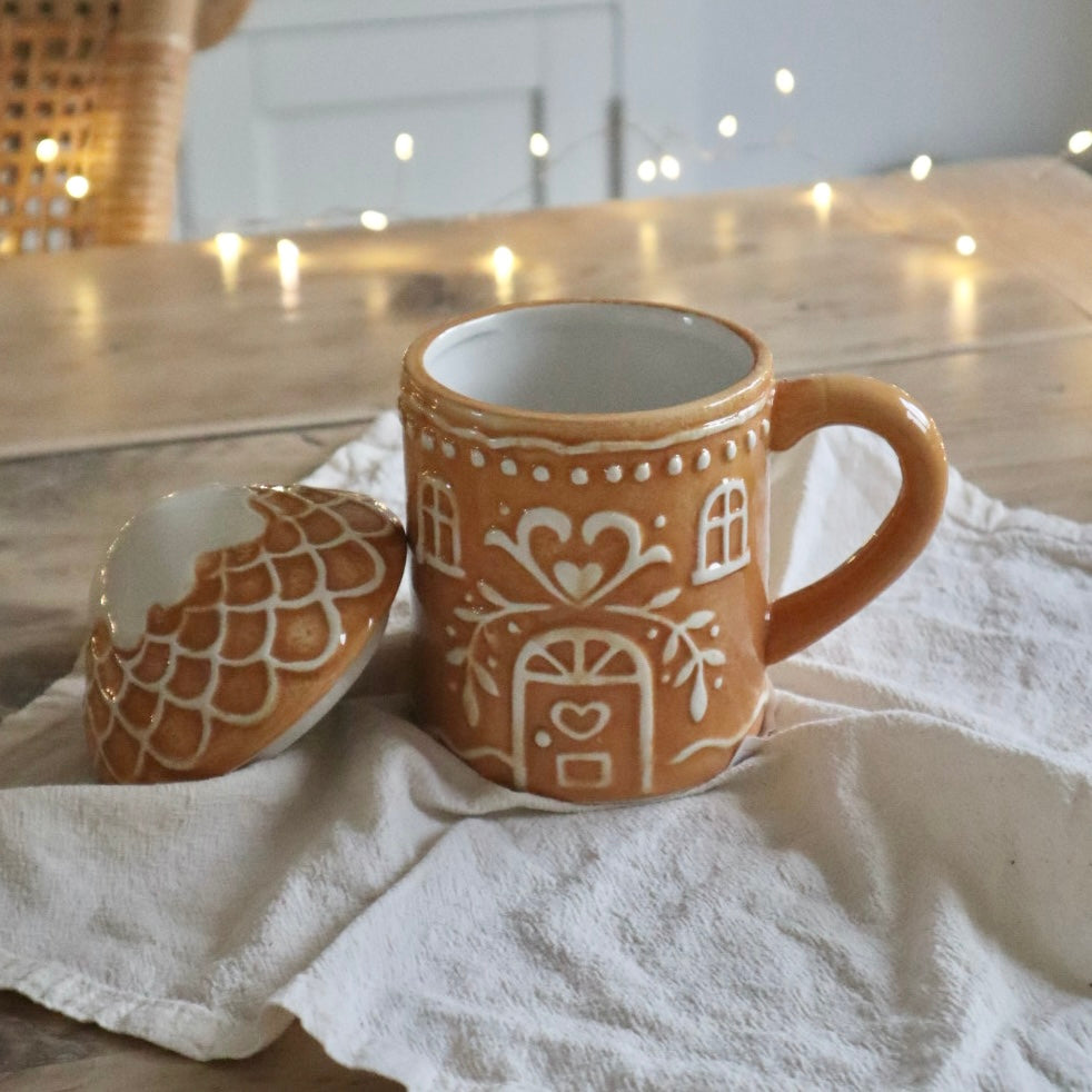Gingerbread House Mug with Lid