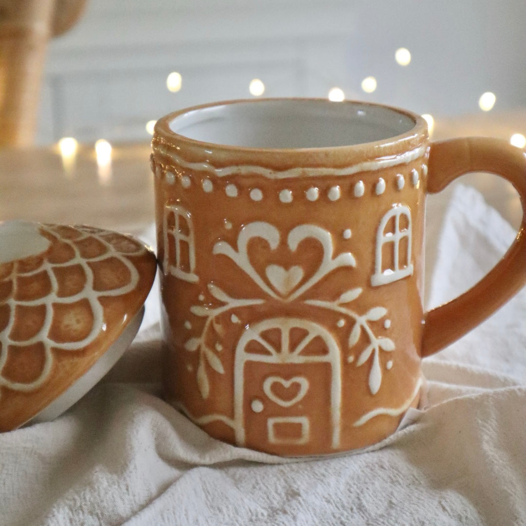 Gingerbread House Mug with Lid