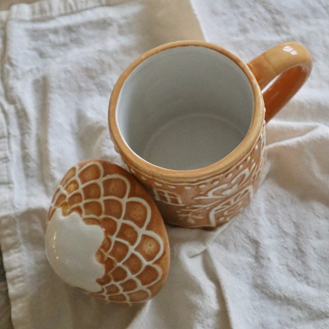 Gingerbread House Mug with Lid