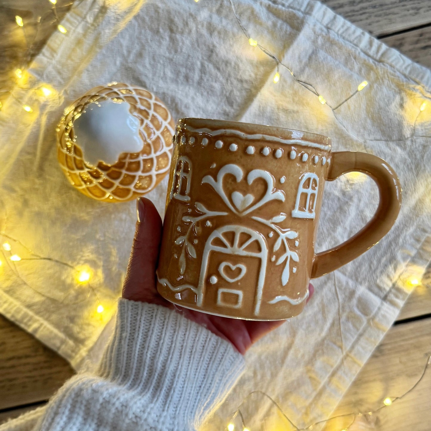 Gingerbread House Mug with Lid